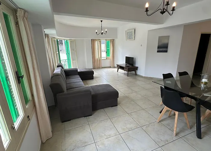 Center * ניקוסיה